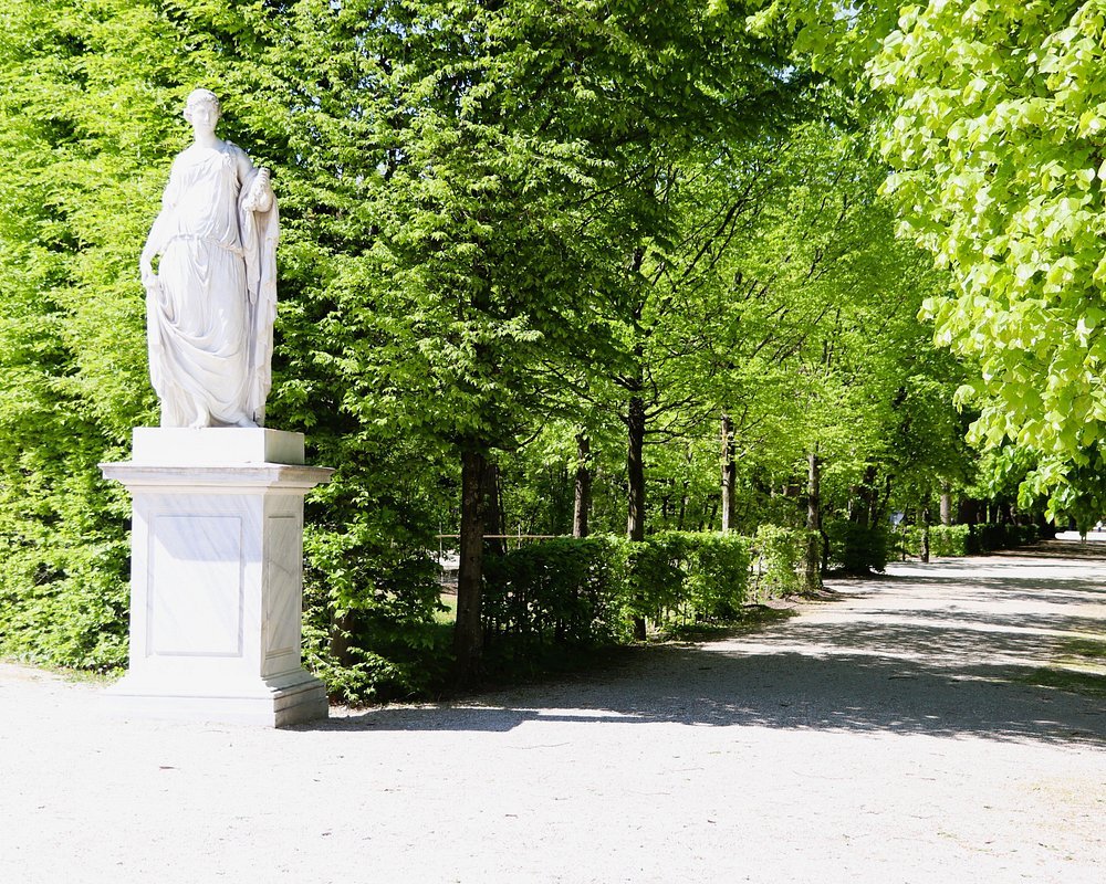 Schönbrunn Palace courtyard detail
