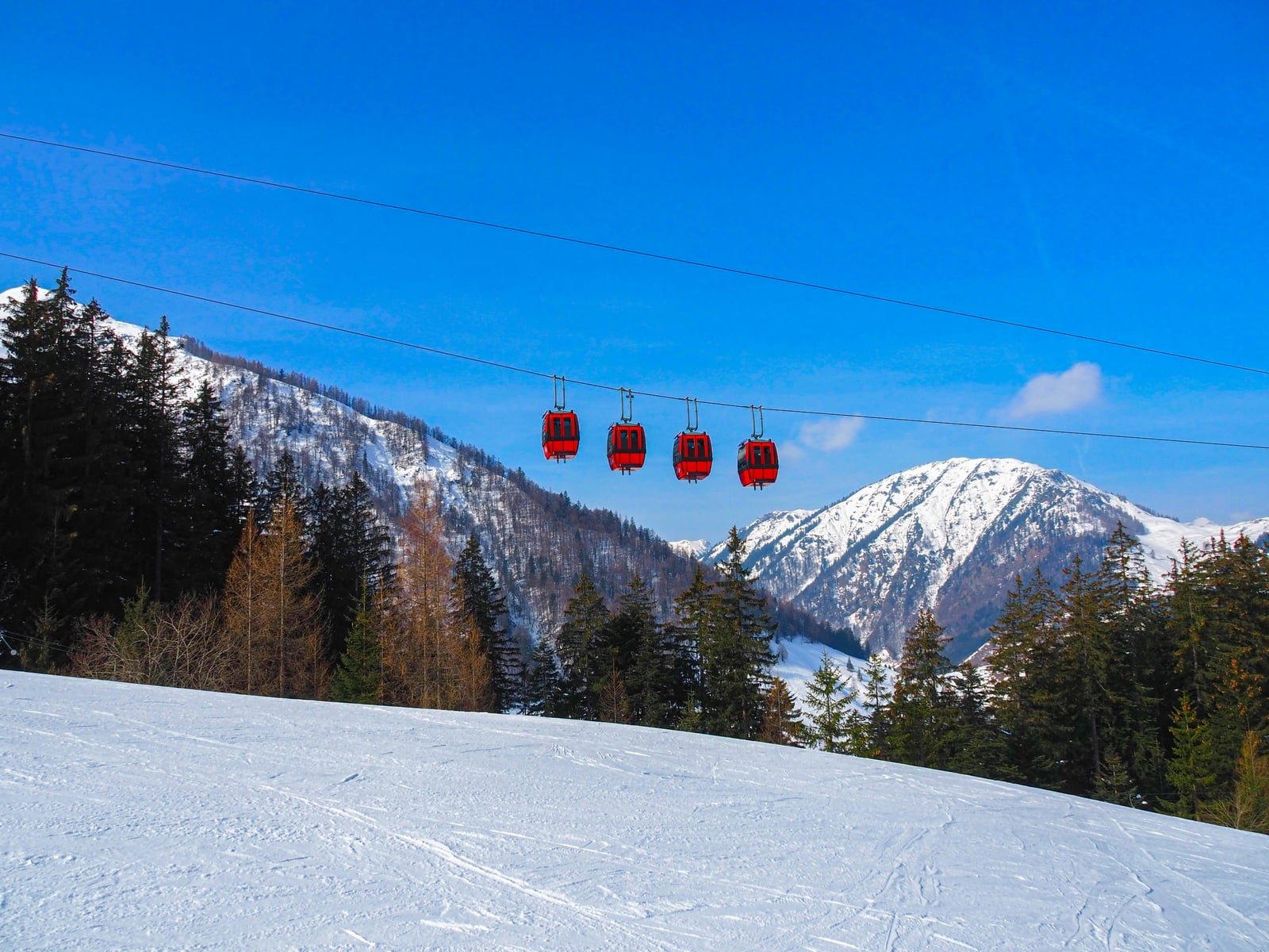 Fieberbrunn ski resort with the Wildkogel and Pillerseetal in winter