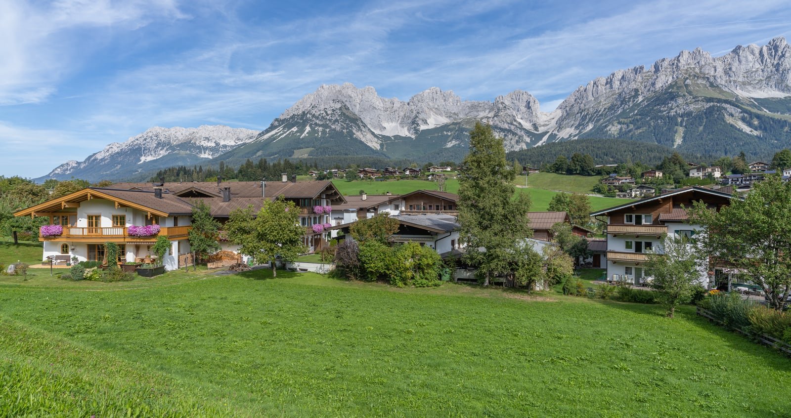 Going am Wilden Kaiser ski area with the Kaiser mountain range in winter